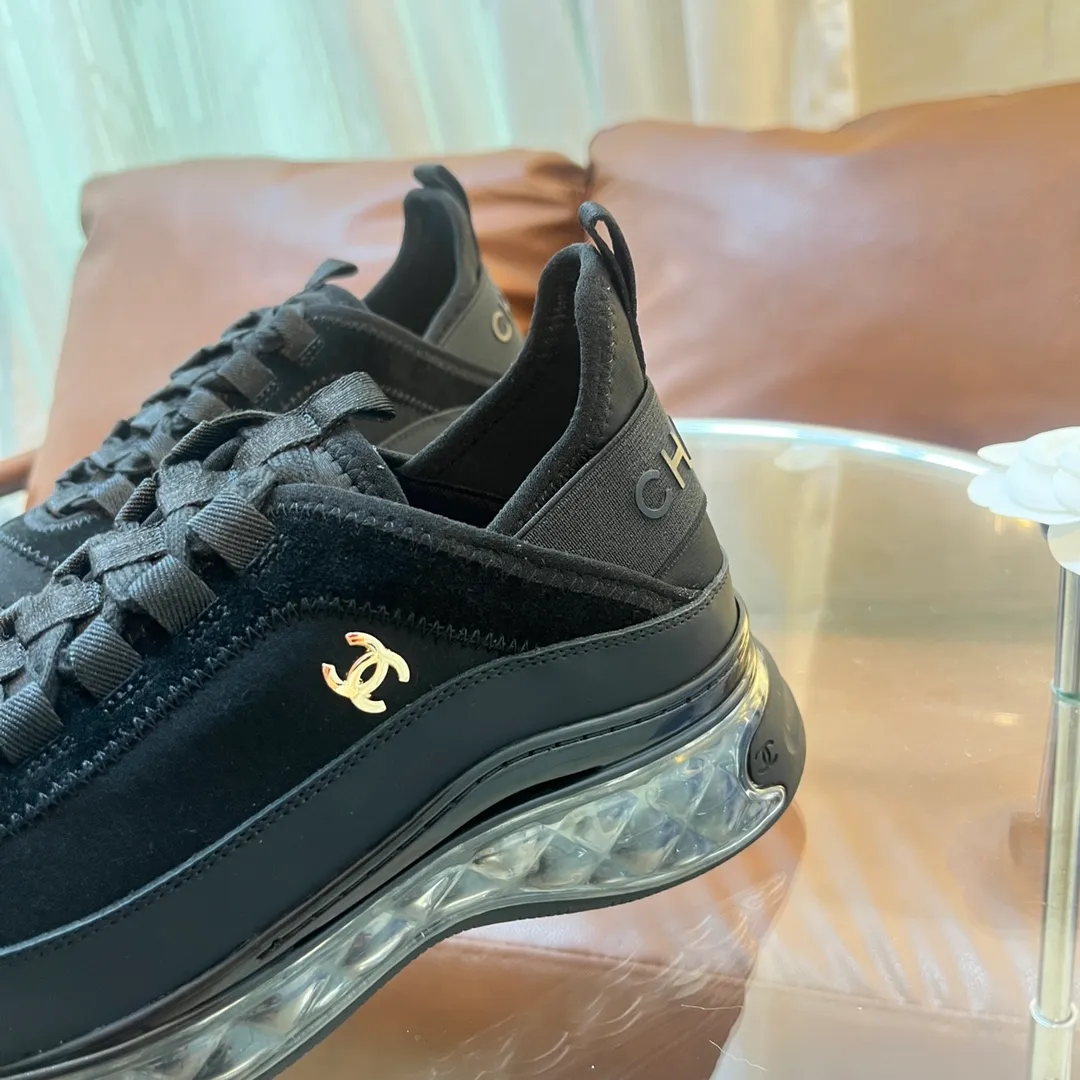 👟👟Ex-factory price 600👟👟 [Long-term supply of high-end versions] ⚠️Note: This model has many colors and the market has a complete range of colors. Welcome to consult ~ chanel Chanel Xiaoxiang casual sports shoes for couples and dad shoes for couples. The original version of the counter is 1:1, each color is accurately matched, and the internal standard is coded. ❣️Fabric material: original imported cow down + imported fabric, ❣️Inner material: imported breathable velvet, ❣️Outsole material: Original 1:1 mold opening, 3 layers of TPU ❣️Number of sizes: Women's 35-42 Men's 39-46 (Men's ➕10) Couple's version (with full set of high-end packaging)